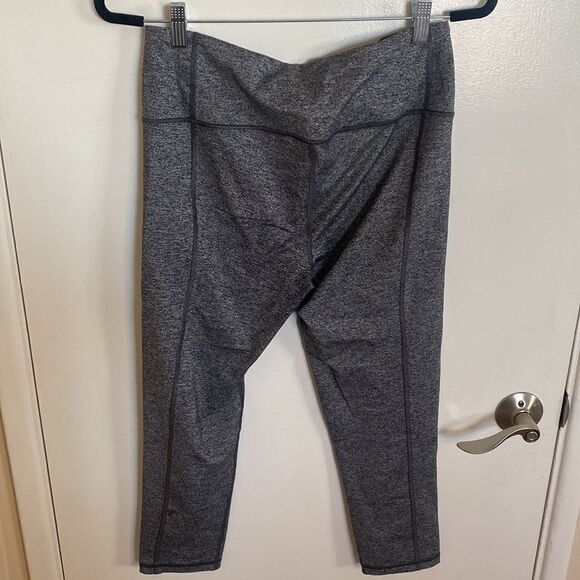 Victoria's Secret- Knockout Capri in Marled marled grey/black-Size medium - Picture 10 of 11